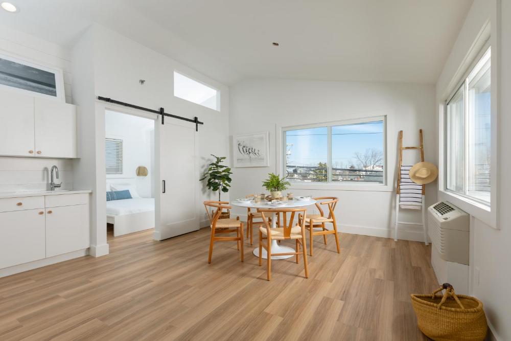 Deluxe Queen Suite interior